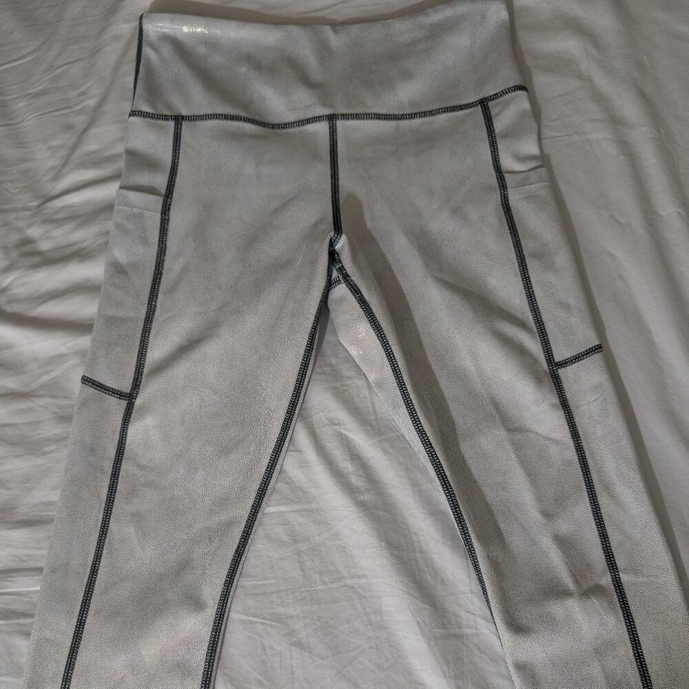 ZYIA Silver Capri Leggings